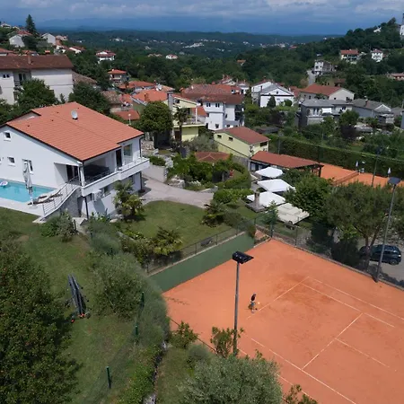 Luni Villa