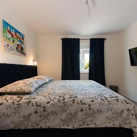 Luni * Rukavac (Primorje-Gorski Kotar)