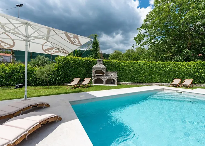 Luni Villa