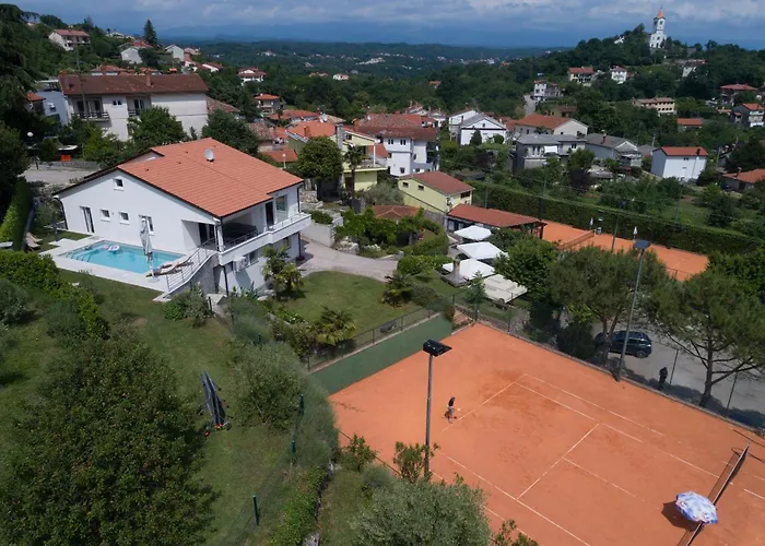 Luni Villa